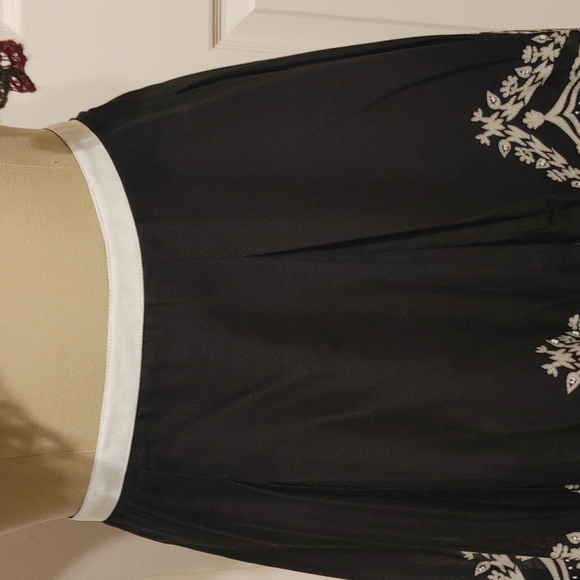 🍥 Loft Skirt - Picture 2 of 11